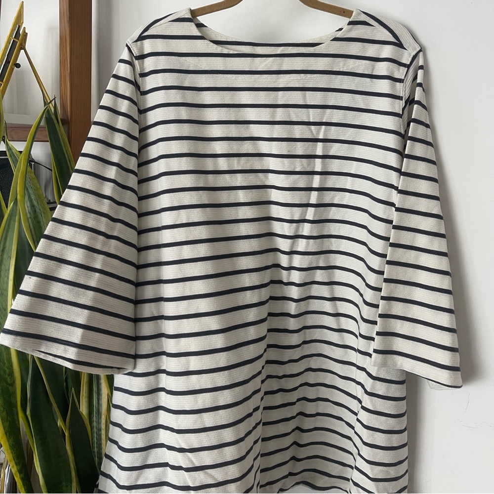 Relaxed fit top
